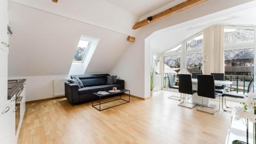 2 bedrooms, 5 beds