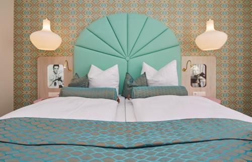 Bernstein Hotel 50`s Seaside Motel - image 8