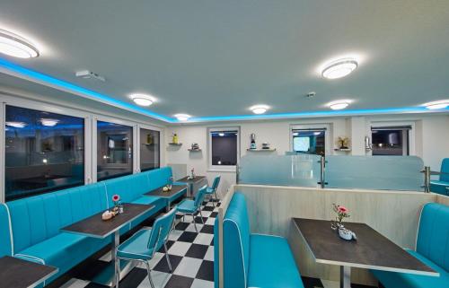 Restaurant, Bernstein Hotel "50`s Seaside Motel" in Busum