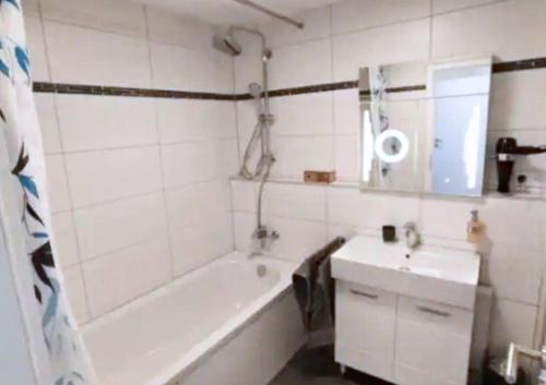 Rooftop Apartments - Doppelzimmer in Gemeinschaftsunterkunft (Weinberg R2) Rooftop Apartments - Doppelzimmer in Gemeinschaftsunterkunft (Weinberg R2)