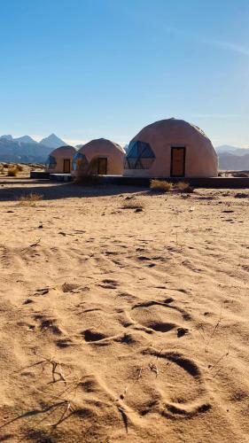 Uitzicht, Olivia Rum Luxury Bubbles & Jeep Tours in Wadi Rum