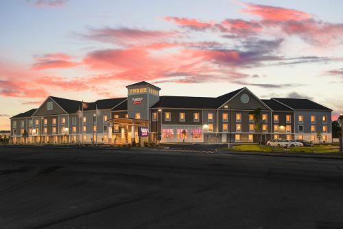 Fairfield Inn & Suites by Marriott Cape Cod Hyannis - image 4