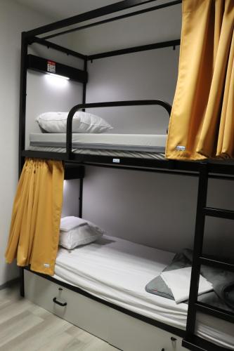 HI Brussels Jacques Brel Hostel, Брюссель (фото 10)