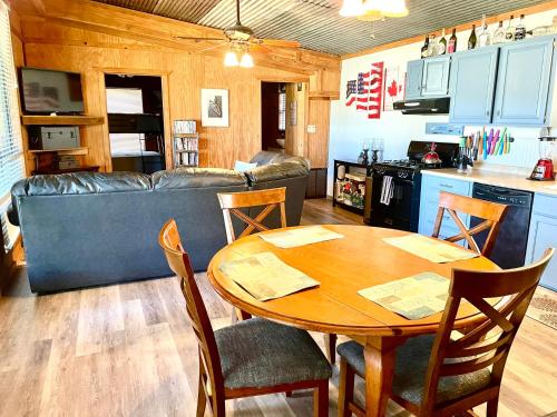 Instalações, Boulderdash Cabin in Lakehills (TX)