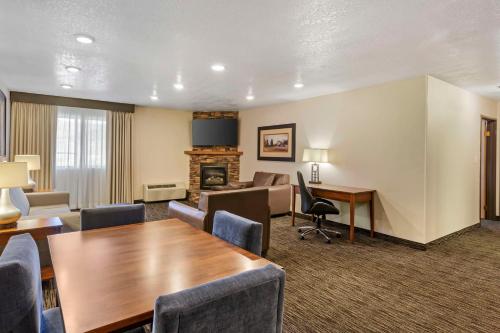 Best Western Landmark Inn - image 12