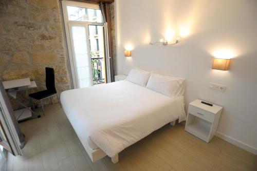 Superior Double Room with City View image 6