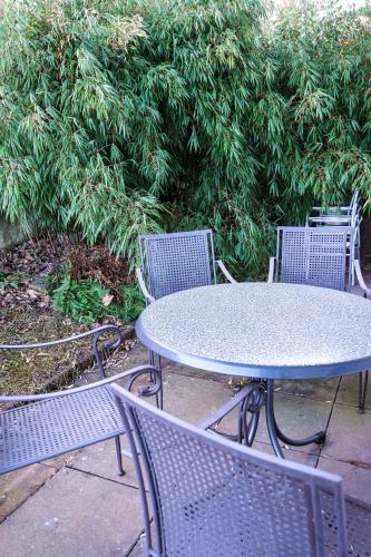 Garden, Apartment 1 in Bad Konig