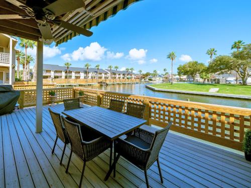The Bs Lake House in Rockport, USA