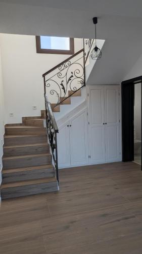 Conacu' Lacului Brebu Conacu' Lacului Brebu