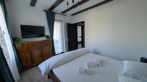 Conacu' Lacului Brebu Conacu' Lacului Brebu