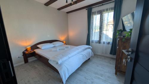 Conacu' Lacului Brebu Conacu' Lacului Brebu