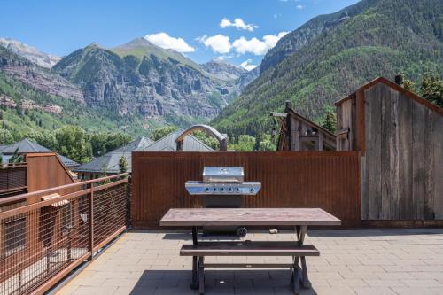 Apartment with Mountain View image 10