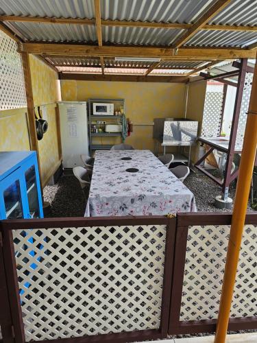 Raihei Auberge de jeunesse Chez l'habitant à Bora Bora (Raihei Auberge de jeunesse Chez l'habitant a Bora Bora) near مطار Bora Bora