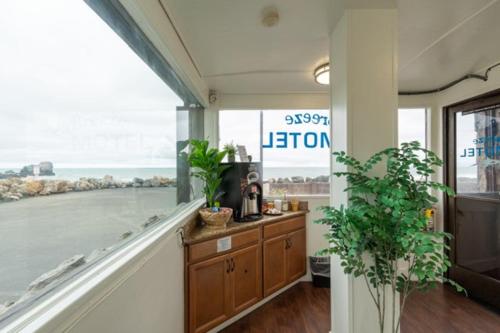 Sea Breeze Motel in Pacifica