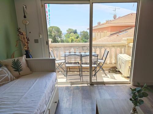 View, Charmant appartement a 50m des plages near Pizza du Fournas