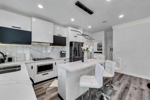 Luxury 2 separated Villa in Huntington Beach in Newland