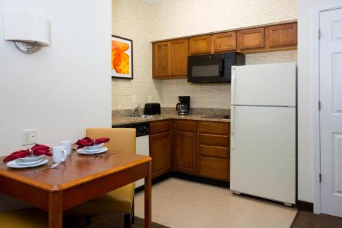 Residence Inn Kansas City Olathe - image 6