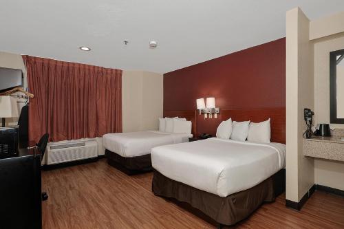 Red Roof Inn Houston - IAH Airport/JFK BLVD - image 10