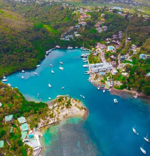 East Caribbean Lodging in โครินท์