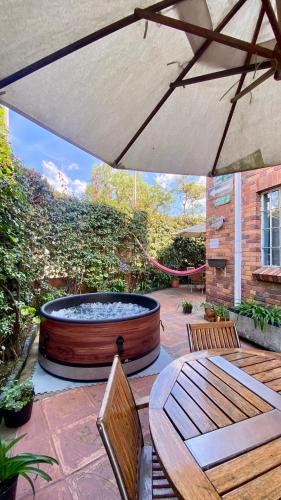 Pezsgőfürdő, Bandido Hostel in Chapinero (Lakossági-kereskedelmi terület)