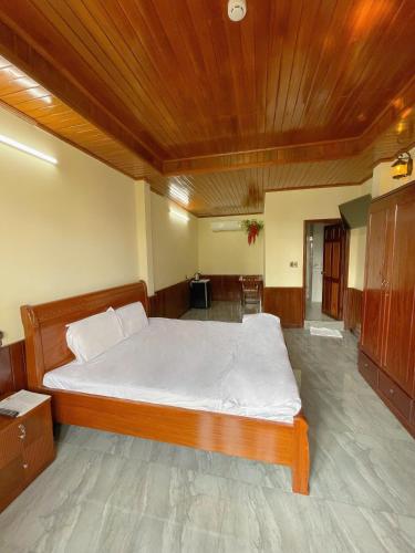 Deluxe Double Room room in Nam Sông Hậu Hotel