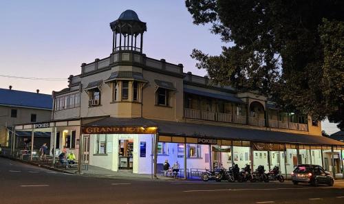 A szálláshely kívülről, Grand Hotel Mount Morgan in Mount Morgan