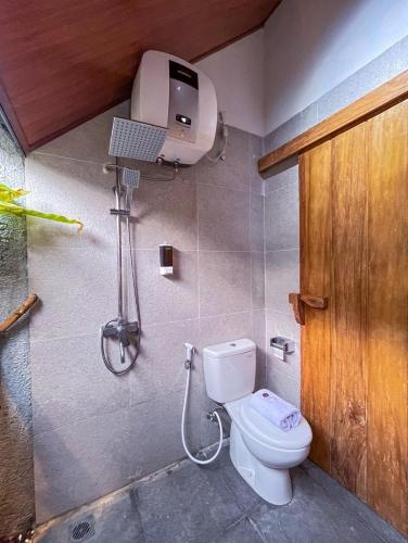 Shower, Briza La Barka Resort by Raminten in Sendangagung