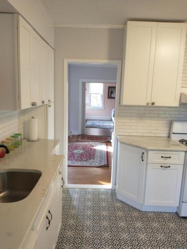 ห้องครัว, Comfortable 3 Bedroom Apartment 30 Minutes to New York in ริดจ์ฟิลด์ พาร์ค (NJ)