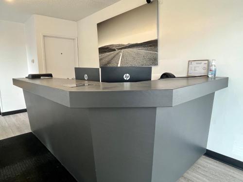 Lobby, Anavada Inn & Suites - Prince George in Prince George City Center
