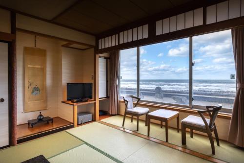 room detail thumbnail 2