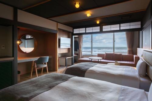 2 twin beds