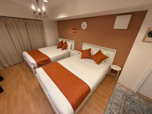 Higashi-Shinjuku 902