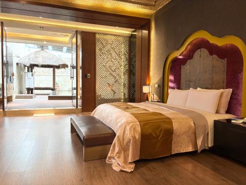 Superior Double Room with Pool View (Check-in after 18:00) room in Xiadu Motel
