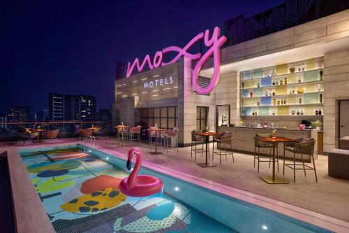 Étterem, Moxy Mumbai Andheri West in Nyugat-Andheri