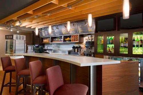 Courtyard by Marriott Champaign - image 8