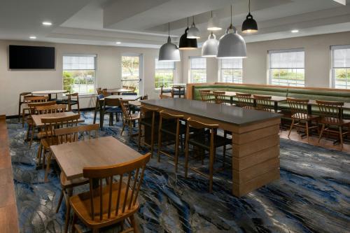 Fairfield by Marriott Inn & Suites Portland South/Lake Oswego - 식음료(F&B)