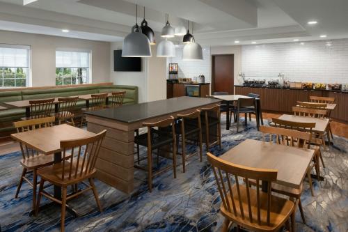 Fairfield by Marriott Inn & Suites Portland South/Lake Oswego - 식음료(F&B)