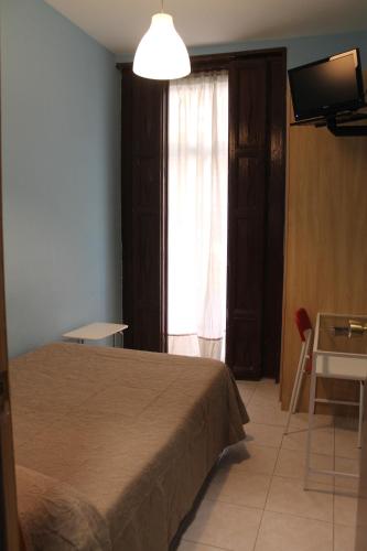 Single Room image 3