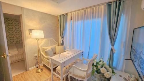 Arti stay #5 - Open Special price - 2 room - Pet Friendly - Party Room - Sillim Station - Danggok Station - Market Adjacent - 3people, Soul