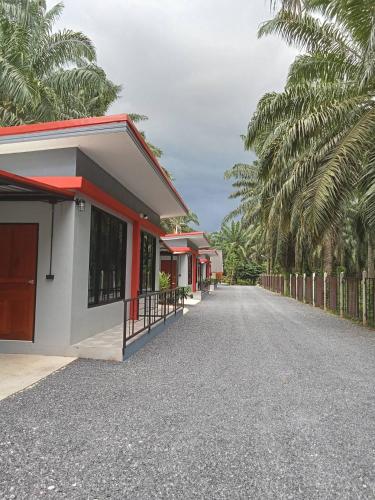 Khlong Thom Resort near Emerald Pool (Sa Morakot)