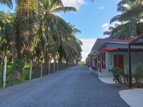 Khlong Thom Resort near Emerald Pool (Sa Morakot)