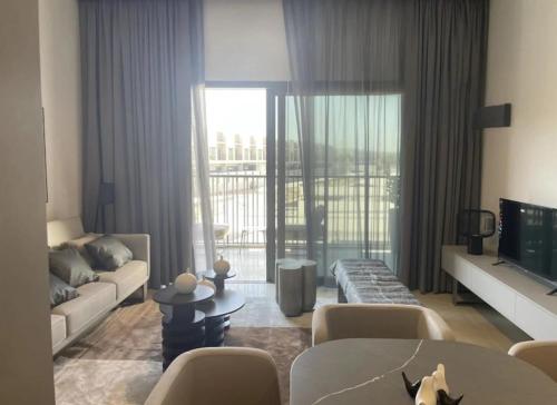 Brand New Designer 1-Bedroom Apartment With Free Parking, Dubai (Foto 2)
