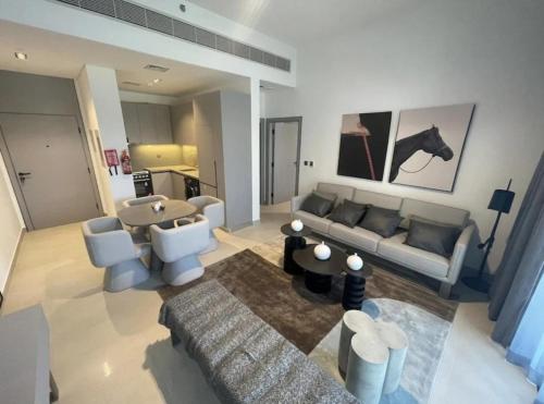 Brand New Designer 1-Bedroom Apartment With Free Parking, Dubai (Foto 3)