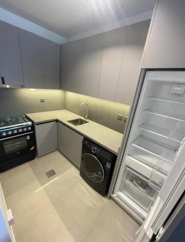 Brand New Designer 1-Bedroom Apartment With Free Parking, Dubai (Foto 10)