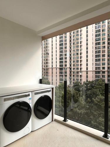 Sunny Abode 中远A 2Bedroom river view near Suzhou River, Shanghai (photo 7)