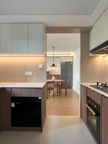 Sunny Abode 中远A 2Bedroom river view near Suzhou River, Shanghai (photo 5)