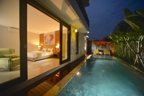 Long Stay Offer 30 Nights at Three-Bedroom Villa with Private Pool image 1
