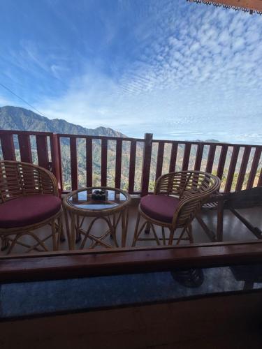 Balcony/terrace, The Vintage Hill Village in Kanatal