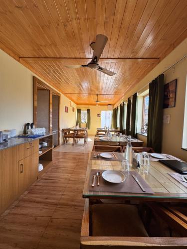 Restaurant, The Vintage Hill Village in Kanatal