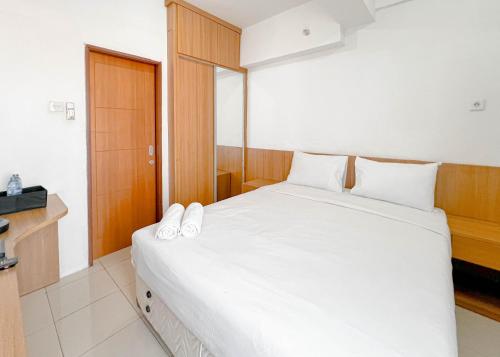 Simple and Relax Studio at Pavilion Permata Apartment By Travelio, Сурабая